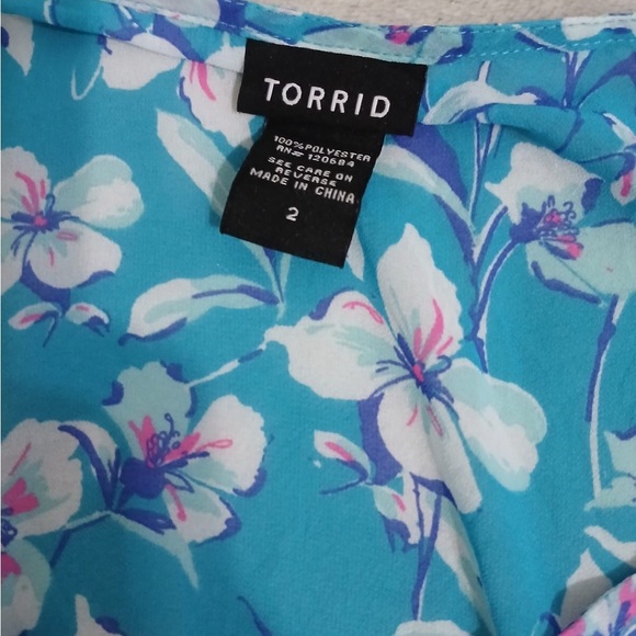 Torrid Blue Boxy Blouse with Relaxed Fit - Picture 4 of 7